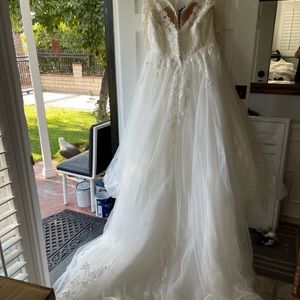 Essence of Australia wedding gown for sale!